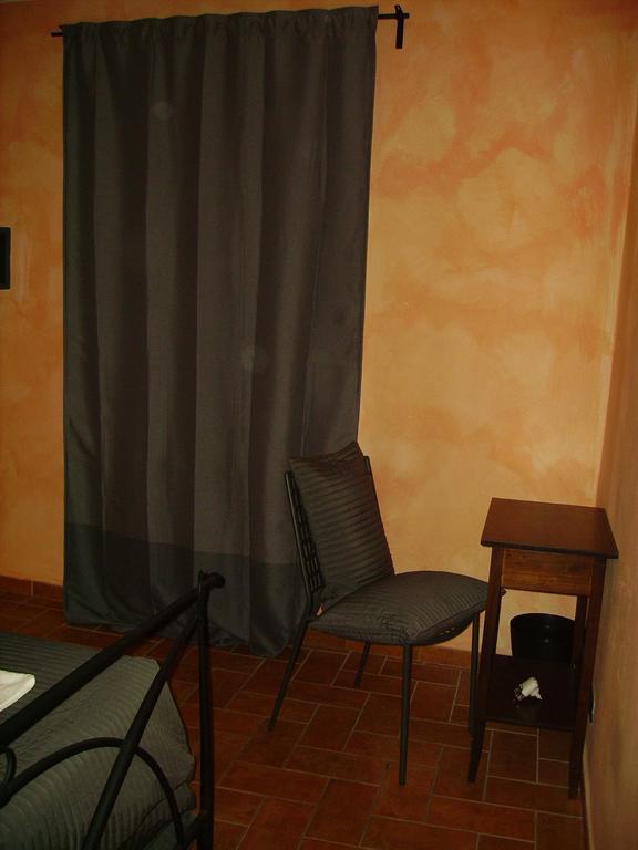 La Voliera Bed & Breakfast Πίζα Δωμάτιο φωτογραφία