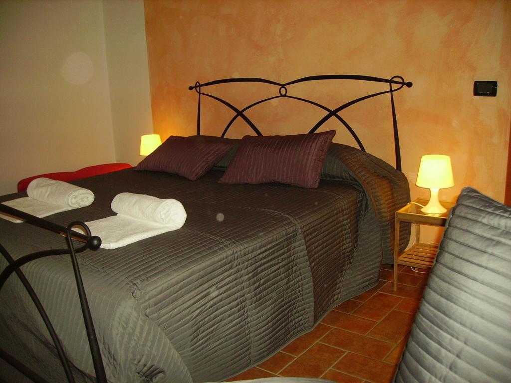 La Voliera Bed & Breakfast Πίζα Δωμάτιο φωτογραφία
